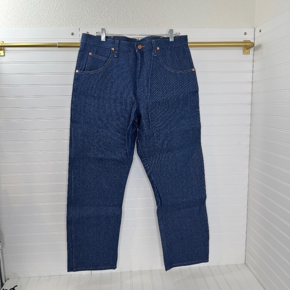 NEW Wrangler Cowboy Cut Relax Fit Jeans W36 L30 - Picture 1 of 6
